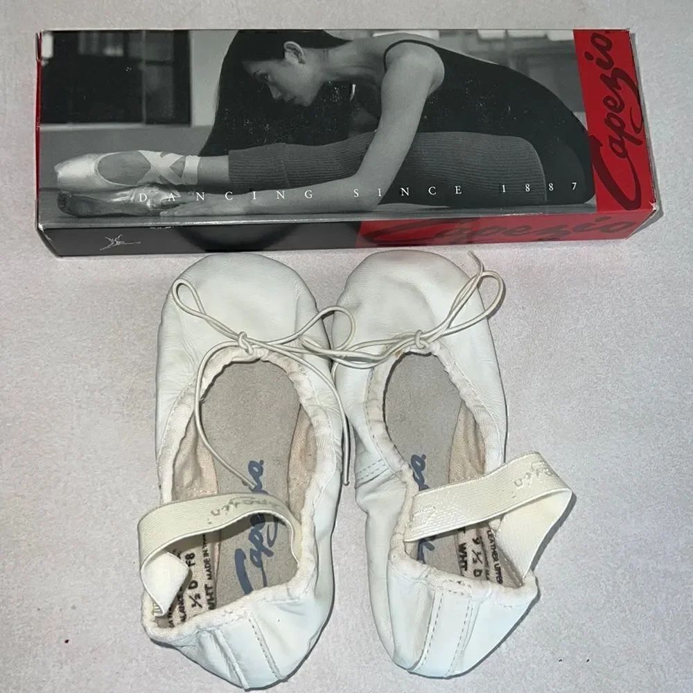 Capezio little girls 9 1/2 D white leather ballet shoes slippers New with Box